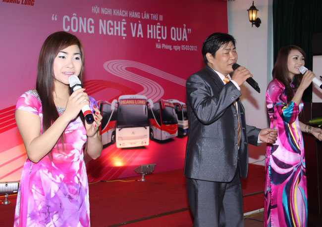 Ca nhạc trước khi bước vào Hội nghị